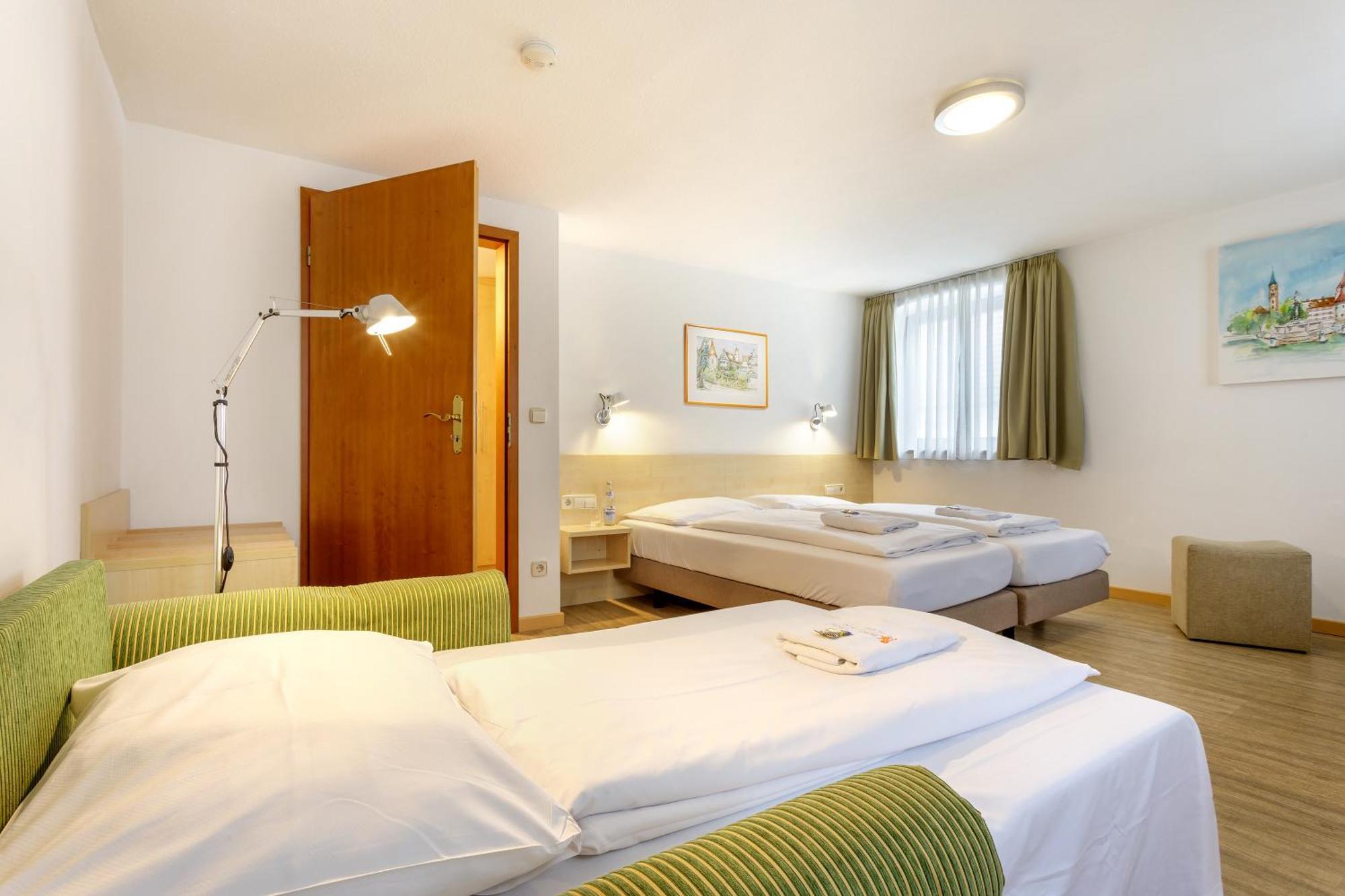 Hotel Zum Loewen Weißenhorn Екстериор снимка