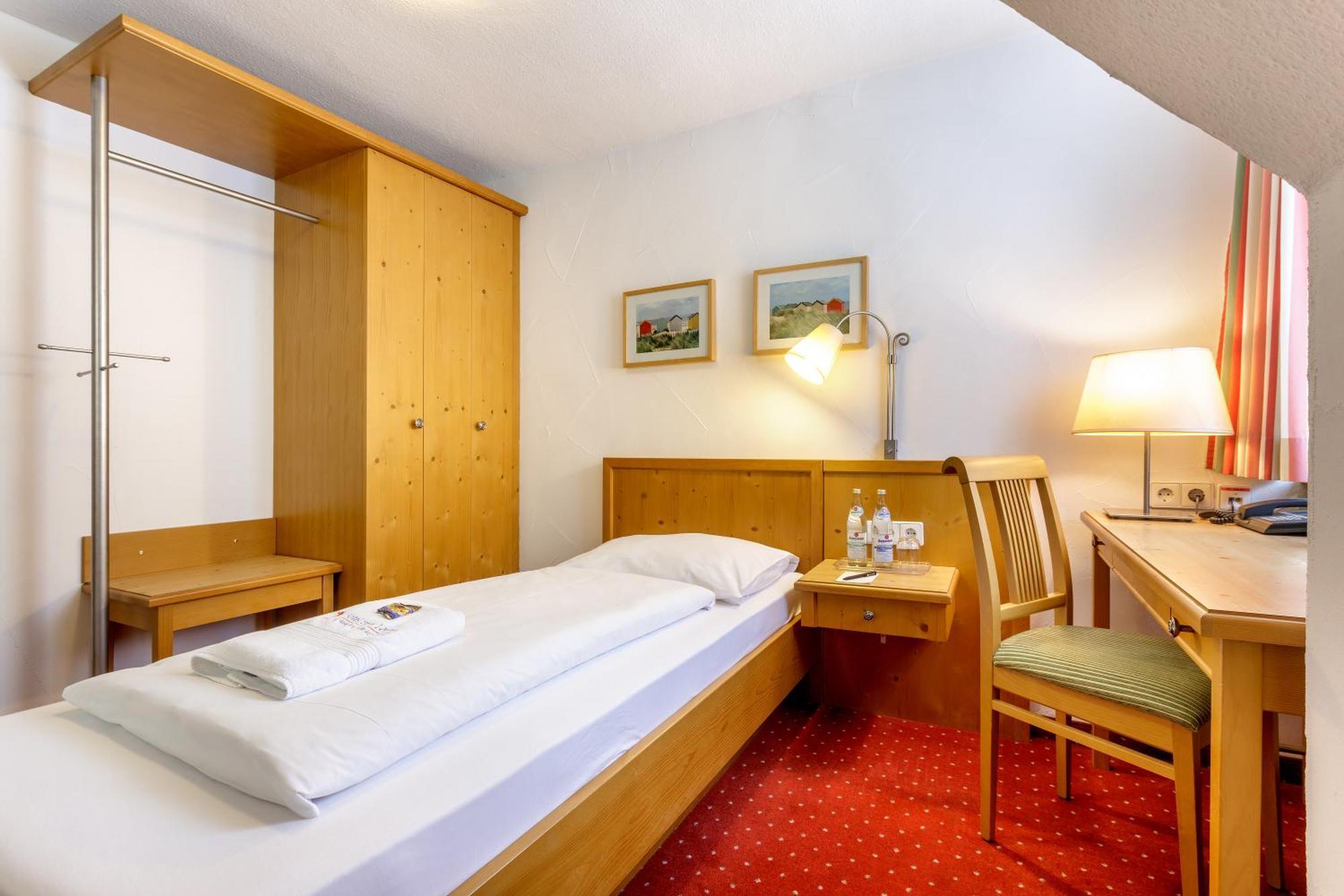 Hotel Zum Loewen Weißenhorn Екстериор снимка