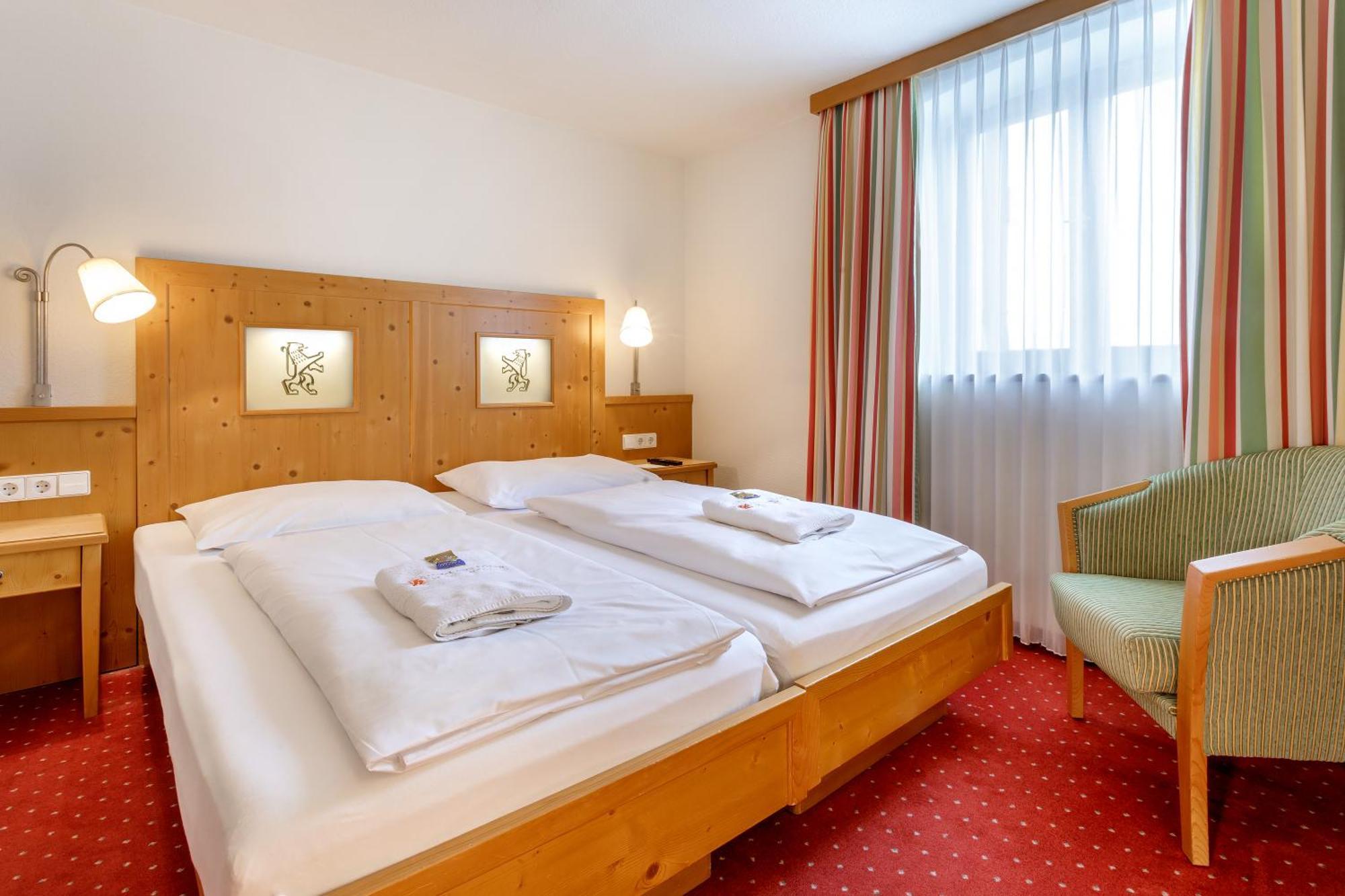 Hotel Zum Loewen Weißenhorn Екстериор снимка