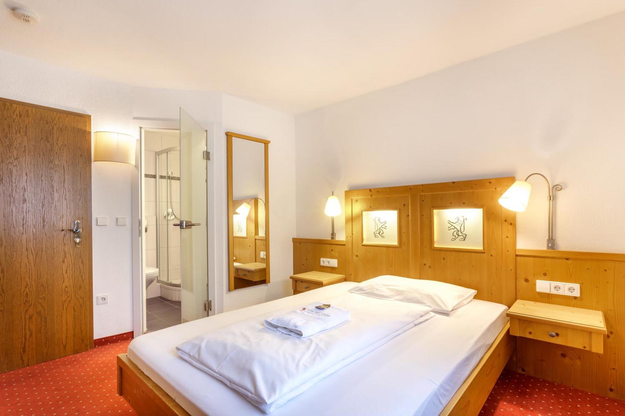 Hotel Zum Loewen Weißenhorn Екстериор снимка
