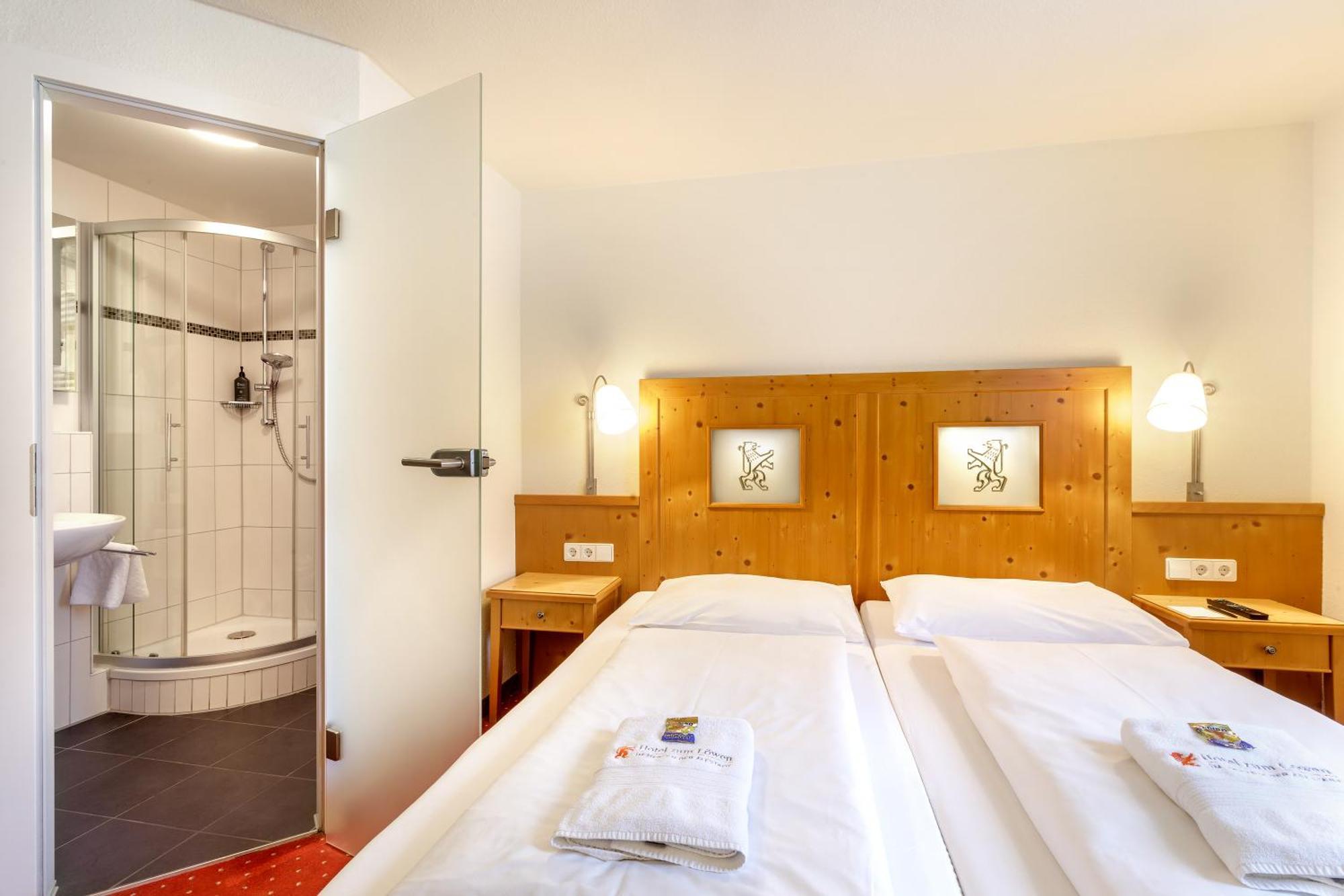 Hotel Zum Loewen Weißenhorn Екстериор снимка