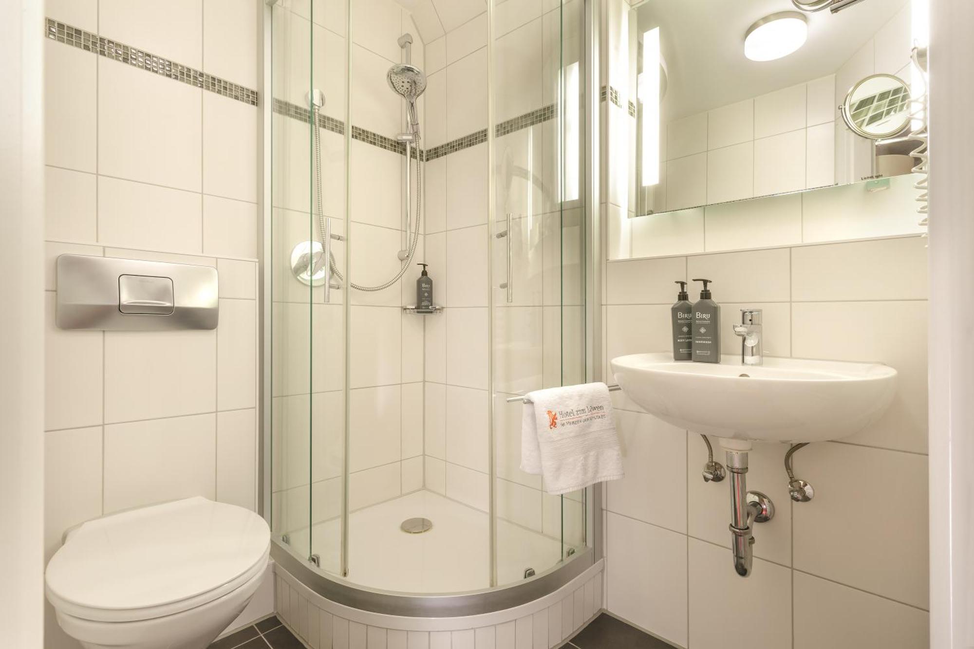 Hotel Zum Loewen Weißenhorn Екстериор снимка