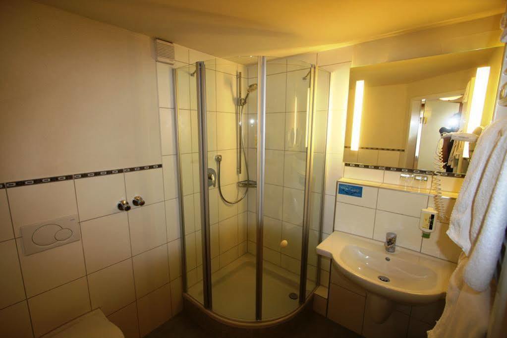 Hotel Zum Loewen Weißenhorn Екстериор снимка